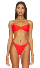 superdown Emma Bikini Top in Red - superdown Haut de bikini Emma en rouge - superdown Emma 红色比基尼上衣 - superdown Emma Bikinioberteil in Rot - superdown Emma 비키니 탑 - Top bikini Emma superdown in rosso