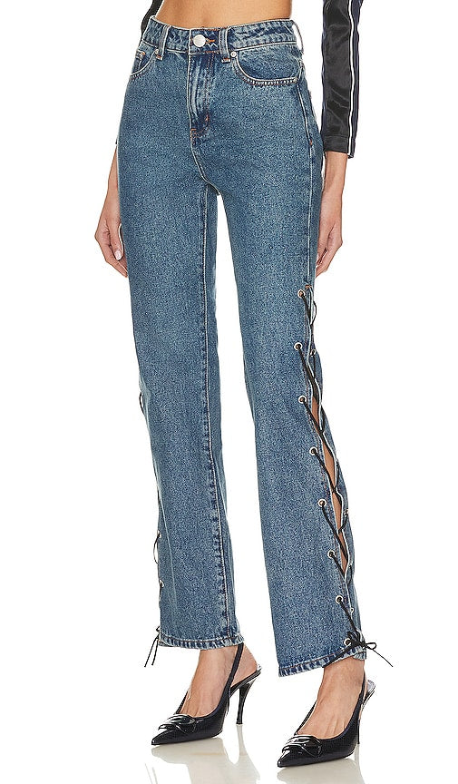 superdown Jayda Lace Up Jean in Blue - superdown - Jean à lacets Jayda en bleu - Superdown Jayda 蓝色系带牛仔裤 - Superdown Jayda Schnürjeans in Blau - superdown Jayda 레이스업 진 블루 색상 - Jeans superdown Jayda con lacci in blu