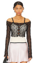 superdown Joss Lace Top in Black - superdown Haut en dentelle Joss en noir - superdown Joss 黑色蕾丝上衣 - superdown Joss Spitzenoberteil in Schwarz - superdown 조스 레이스 탑 - Top in pizzo Joss superdown in nero