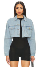 superdown Kathy Cut Off Jacket in Blue - superdown - Veste coupée Kathy en bleu - superdown Kathy 蓝色剪裁夹克 - superdown Kathy Cut Off Jacke in Blau - superdown Kathy 컷오프 재킷 블루 색상 - Giacca superdown Kathy Cut Off in blu