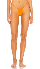 superdown Liv Bikini Bottom in Orange - superdown Bas de bikini Liv en Orange - superdown Liv 橙色比基尼泳裤 - superdown Liv Bikinihose in Orange - superdown Liv 비키니 하의 - Slip bikini Liv superdown in arancione