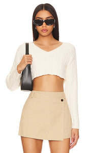 superdown Lorelai Crop Sweater in Ivory - superdown Pull court Lorelai en ivoire - superdown Lorelai 象牙色短款毛衣 - superdown Lorelai Crop Pullover in Elfenbein - superdown Lorelai 크롭 스웨터 아이보리 색상 - Maglione corto Lorelai superdown in avorio