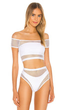 superdown Lorna Mesh Bikini Top in White - superdown Haut de bikini en maille Lorna en blanc - superdown 白色 Lorna 网状比基尼上衣 - superdown Lorna Mesh-Bikinioberteil in Weiß - superdown LORNA 메시 비키니 탑 화이트 색상 - Top bikini in rete Lorna superdown in bianco