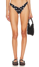 superdown Lucy Bikini Bottom in Black - superdown Bas de bikini Lucy en noir - superdown Lucy 黑色比基尼泳裤 - superdown Lucy Bikinihose in Schwarz - superdown Lucy 비키니 하의 블랙 색상 - Fondo bikini Lucy superdown in nero