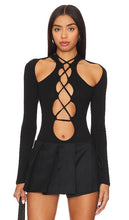 superdown Matteo Bodysuit in Black - superdown Body Matteo en noir - Superdown Matteo 黑色连体衣 - superdown Matteo Bodysuit in Schwarz - superdown Matteo 바디수트 색상 - superdown Matteo Body in nero