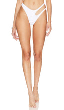 superdown Misty Bikini Bottom in White - superdown - Bas de bikini Misty en blanc - superdown 白色 Misty 比基尼泳裤 - superdown Misty Bikinihose in Weiß - superdown 미스티 비키니 하의 화이트 색상 - Slip bikini superdown Misty in bianco