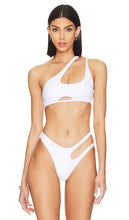 superdown Misty Bikini Top in White - superdown - Haut de bikini Misty en blanc - superdown 白色 Misty 比基尼上衣 - superdown Misty Bikinioberteil in Weiß - superdown 미스티 비키니 탑 - Top bikini Misty superdown in bianco