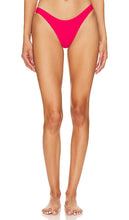 superdown Monique Bikini Bottom in Fuchsia - superdown Bas de bikini Monique en Fuchsia - Superdown Monique 紫红色比基尼泳裤 - superdown Monique Bikinihose in Fuchsia - superdown Monique 비키니 하의 - Slip bikini Monique superdown in fucsia