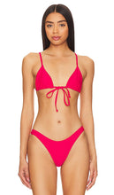 superdown Monique Bikini Top in Fuchsia - superdown Haut de bikini Monique en Fuchsia - superdown Monique 紫红色比基尼上衣 - superdown Monique Bikinioberteil in Fuchsia - superdown Monique 비키니 탑 - Top bikini Monique superdown in fucsia