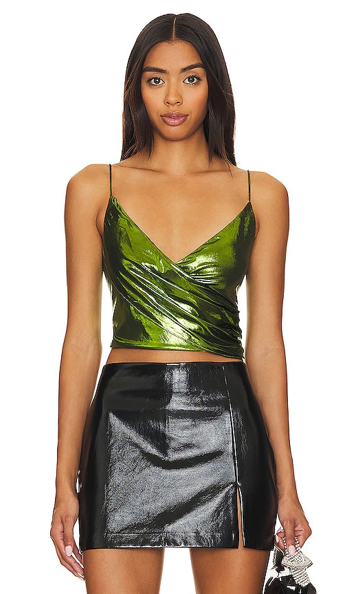 superdown Nadi Drape Top in Green - superdown - Haut drapé Nadi en vert - superdown 绿色 Nadi 垂褶上衣 - superdown Nadi Drape Top in Grün - superdown Nadi 드레이프 탑 - Top drappeggiato Nadi superdown in verde