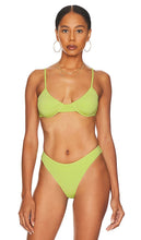 superdown Nerina Rib Bikini Top in Green - superdown Haut de bikini côtelé Nerina en vert - superdown Nerina 绿色罗纹比基尼上衣 - superdown Nerina Ripp-Bikinioberteil in Grün - superdown Nerina 립 비키니 탑 - Top bikini superdown Nerina a costine in verde
