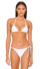 superdown Pamela Bikini Top in White - superdown Haut de bikini Pamela en blanc - superdown Pamela 白色比基尼上衣 - superdown Pamela Bikinioberteil in Weiß - superdown Pamela 비키니 탑 화이트 색상 - Top bikini Pamela superdown in bianco