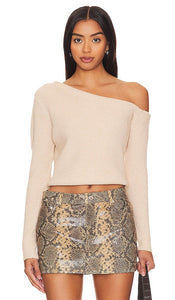superdown Ravie One Shoulder Sweater in Nude - superdown - Pull asymétrique Ravie en Nude - superdown Ravie 裸色一肩毛衣 - superdown Ravie One Shoulder Pullover in Nude - superdown 라비 원숄더 스웨터 - Maglione monospalla Ravie superdown color nudo