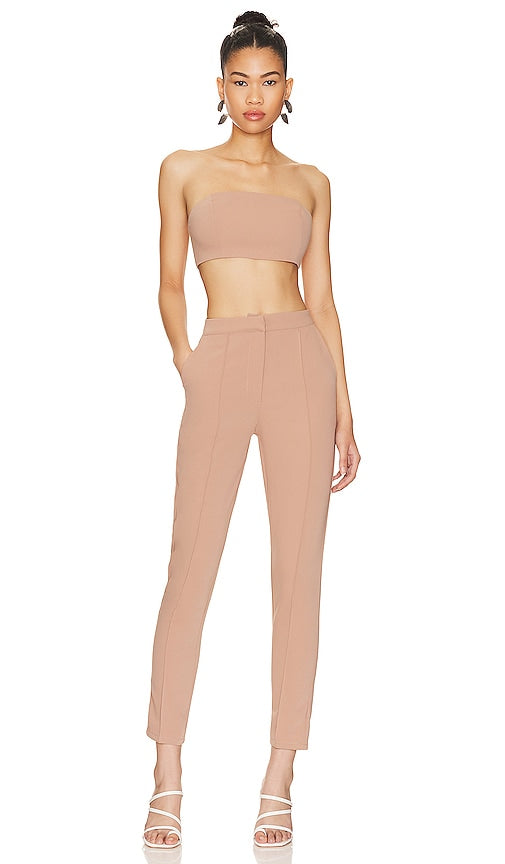 superdown Remy Bandeau Pant Set in Nude - superdown Ensemble pantalon bandeau Remy en Nude - superdown Remy 裸色抹胸裤套装 - superdown Remy Bandeau-Hosenset in Nude - superdown 레미 반도 팬츠 세트 - Set di pantaloni a fascia Remy superdown in color nudo