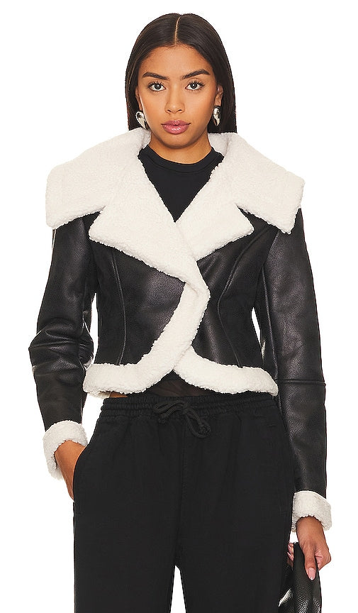 superdown Sierra Faux Fur Jacket in Black - superdown - Sierra - Veste en fausse fourrure - Noir - superdown Sierra 黑色人造毛皮夹克 - superdown Sierra Kunstpelzjacke in Schwarz - superdown Sierra 인조 퍼 재킷 색상 - Giacca in pelliccia sintetica Sierra superdown in nero