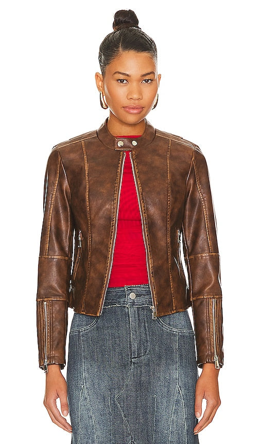 superdown Steph Faux Leather Moto Jacket in Brown - superdown Steph - Veste de moto en similicuir marron - superdown Steph 棕色人造皮革机车夹克 - Superdown Steph Kunstleder-Motorradjacke in Braun - superdown Steph 인조 가죽 모토 재킷 브라운 색상 - Giacca da moto Steph in ecopelle superdown in marrone