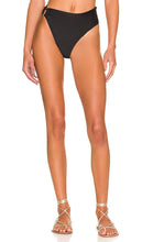 superdown Tyler Bikini Bottom in Black - superdown Bas de bikini Tyler en noir - superdown Tyler 黑色比基尼泳裤 - superdown Tyler Bikinihose in Schwarz - superdown Tyler 비키니 하의 블랙 색상 - Slip bikini Tyler superdown in nero