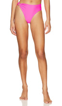 superdown Tyler Bikini Bottom in Fuchsia - superdown Bas de bikini Tyler en Fuchsia - superdown Tyler 紫红色比基尼泳裤 - superdown Tyler Bikinihose in Fuchsia - superdown 타일러 비키니 하의 - Slip bikini Tyler superdown in fucsia