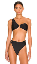 superdown Tyler Bikini Top in Black - superdown - Haut de bikini Tyler en noir - superdown Tyler 黑色比基尼上衣 - superdown Tyler Bikinioberteil in Schwarz - superdown 타일러 비키니 탑 블랙 색상 - Top bikini Tyler superdown in nero