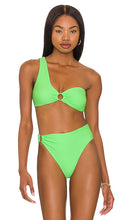 superdown Tyler Bikini Top in Green - superdown - Haut de bikini Tyler en vert - superdown Tyler 绿色比基尼上衣 - superdown Tyler Bikinioberteil in Grün - superdown 타일러 비키니 탑 - Top bikini Tyler superdown in verde