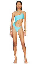 superdown Valerie One Piece in Baby Blue - superdown Valerie One Piece en bleu bébé - 瓦莱丽 (Valerie) 淡蓝色海贼王 - superdown Valerie Einteiler in Babyblau - superdown Valerie 원피스 베이비 블루 색상 - superdown Valerie One Piece in Baby Blue