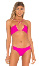 superdown Zana Bikini Top in Pink - superdown - Haut de bikini Zana en rose - superdown Zana 粉色比基尼上衣 - superdown Zana Bikinioberteil in Rosa - superdown Zana 비키니 탑 - Top bikini Zana superdown in rosa