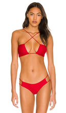 superdown Zana Bikini Top in Red - superdown - Haut de bikini Zana en rouge - superdown Zana 红色比基尼上衣 - superdown Zana Bikinioberteil in Rot - superdown Zana 비키니 탑 - Top bikini Zana superdown in rosso
