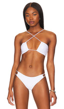 superdown Zana Bikini Top in White - superdown - Haut de bikini Zana en blanc - superdown Zana 白色比基尼上衣 - superdown Zana Bikinioberteil in Weiß - superdown Zana 비키니 탑 화이트 색상 - Top bikini Zana superdown in bianco