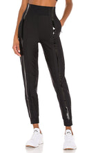 ultracor Essential Pavo Jogger in Black - Ultracor - Pantalon de jogging Essential Pavo en noir - ultracor Essential Pavo 黑色慢跑裤 - Ultracor Essential Pavo Jogger in Schwarz - ultracor Essential Pavo 조거 블랙 색상 - Jogger Ultracor Essential Pavo in nero