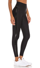 ultracor Essential Ultra High Legging in Black - Ultracor - Essential - Legging ultra haut - Noir - ultracor Essential 黑色超高打底裤 - ultracor Essential Ultra High Legging in Schwarz - ultracor Essential 울트라 하이 레깅스 블랙 색상 - Legging ultra alto Ultracor Essential in nero
