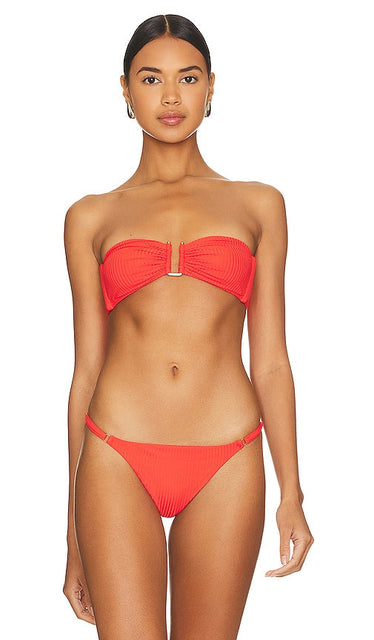 vitamin A Astrid Bandeau Bikini Top in Red - Vitamine A - Haut de bikini bandeau Astrid en rouge - 维生素 A Astrid 红色抹胸比基尼上衣 - Vitamin A Astrid Bandeau-Bikinioberteil in Rot - 비타민 A Astrid Bandeau 비키니 탑레드 색상 - Top bikini a fascia Astrid vitamina A in rosso
