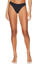 vitamin A Isla Bikini Bottom in Black - Vitamine A Bas de bikini Isla en noir - 维生素 A Isla 黑色比基尼泳裤 - Vitamin A Isla Bikinihose in Schwarz - 비타민 A Isla 비키니 하의 블랙 색상 - Parte inferiore del bikini Isla vitamina A in nero