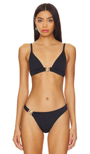 vitamin A Luxe Link Bikini Top in Black - haut de bikini Vitamin A Luxe Link en noir - Vitamin A Luxe Link 黑色比基尼上衣 - Vitamin A Luxe Link Bikinioberteil in Schwarz - 비타민 A Luxe 링크 비키니 탑블랙 색상 - Top bikini vitamina A Luxe Link in nero