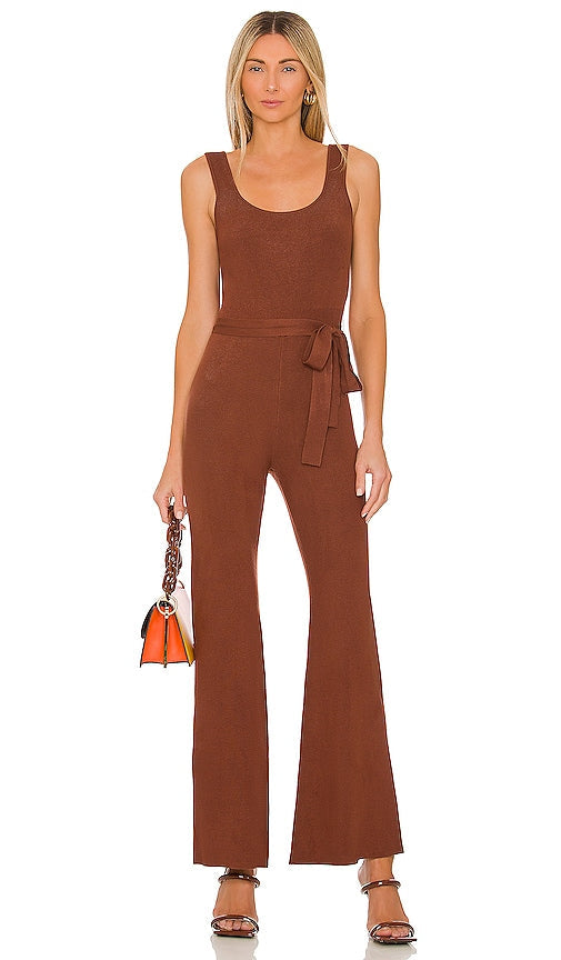 ALL THE WAYS Genevieve Flared Jumpsuit in Brown Toutes les façons de la combinaison Geneviève évasée en marron Genevieve的所有方式