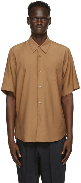 AMI Alexandre Mattiussi Beige Summer Fit Short Sleeve Shirt - Ami Alexandre Mattiussi Shirt à manches courtes en forme d'été beige - Ami Alexandre Mattiussi 베이지 색 여름 맞는 짧은 소매 셔츠
