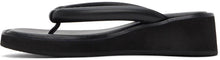 AMOMENTO Black Padded Strap Flip Flops