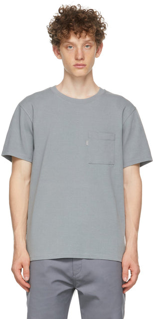 Affix Grey Heavy Jersey Standardized Logo Pocket T-Shirt - T-shirt de poche logo standardisé de jersey gris gris gris - 첨부 회색 무거운 저지 표준화 로고 포켓 티셔츠