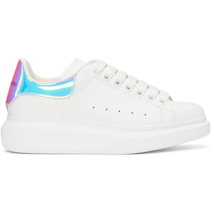 Alexander McQueen White Holographic Oversized Sneakers - Sneakers surdimensionnés holographiques blancs d'Alexander McQueen - Alexander McQueen 화이트 홀로그램 특대 스 니 커 즈