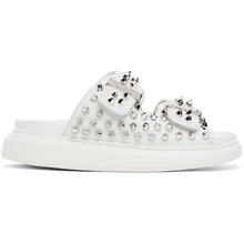 Alexander McQueen White Studded Double Strap Sandals - Alexander McQueen Sandales à double sangle blanche blanche - Alexander McQueen White Storedded Double Strap Sandals.