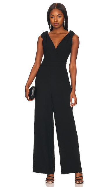 BCBGeneration V Neck Jumpsuit in Black BCBGenneration v Coule de cou en noir en noir BCBGeneration V Neck连身裤穿着黑色