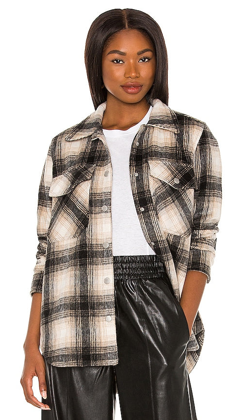 BLANKNYC Plaid Shacket in Charcoal,Neutral Plaid à carreaux vierges en charbon de bois, neutre 木炭中的Blanknyc格子shacket，中性