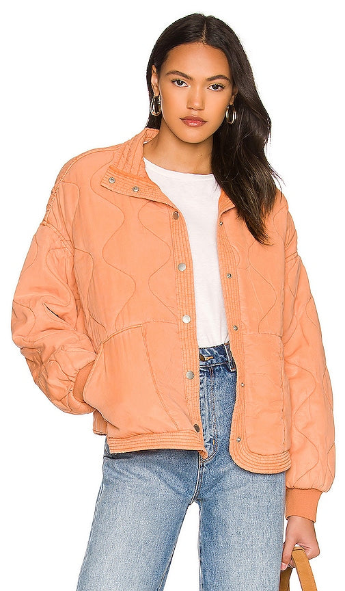 BLANKNYC Quilted Puffer Jacket in Peach Veste bouffante matelassée Blanknyc en pêche Blanknyc缝的河豚外套穿着桃子