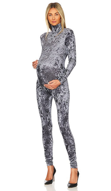 BUMPSUIT The Penelope Gun Metal Velvet Jumpsuit in Grey Combinaison de bosses La combinaison de velours en métal de pistolet penelope en gris 撞击佩内洛普枪金属天鹅绒连身裤穿着灰色