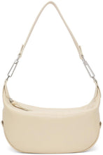 BY FAR Beige Crinkled Ami Bag - Par un sac ami froissé bien beige - 멀리 베이지 색 오르가루 ami 가방