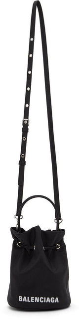 Balenciaga Black Recycled Nylon XS Everyday Bucket Bag - Balenciaga Noir recyclé Nylon XS Sac de godets quotidien XS - Balenciaga 블랙 재활용 나일론 XS 매일 버킷 백