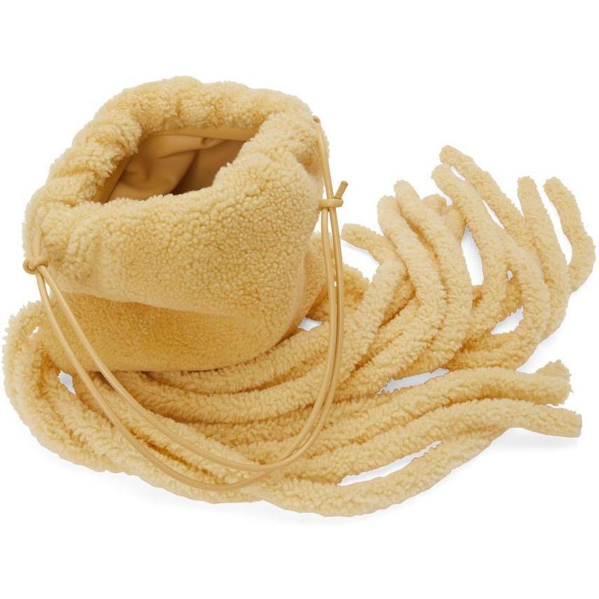 Bottega Veneta Beige Shearling 'The Fringe' Shoulder Bag - Botte Bottega Veneta Beige 'the Fringe' Sac à bandoulière - Bottega Veneta 베이지 깎아 낸 '프린지'어깨 가방