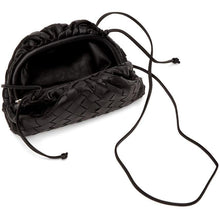 Bottega Veneta Black Intrecciato Small 'The Pouch' Clutch - Bottega Veneta Black Intrecciato Petit 'L'embrayage de la pochette' - Bottega Veneta Black Intrecciato 작은 '파우치'클러치