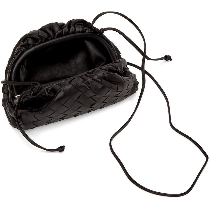 Bottega Veneta Black Intrecciato Small 'The Pouch' Clutch - Bottega Veneta Black Intrecciato Petit 'L'embrayage de la pochette' - Bottega Veneta Black Intrecciato 작은 '파우치'클러치