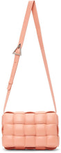 Bottega Veneta Pink Padded Cassette Bag - Botte Bottega Veneta Rose Cassette Cassette - Bottega 베네타 핑크 패딩 카세트 백