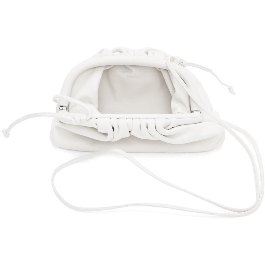 Bottega Veneta White Small 'The Pouch' Clutch - Bottega Veneta Blanc Petite 'The Pouch' Embrayage - Bottega Veneta 화이트 작은 '파우치'클러치